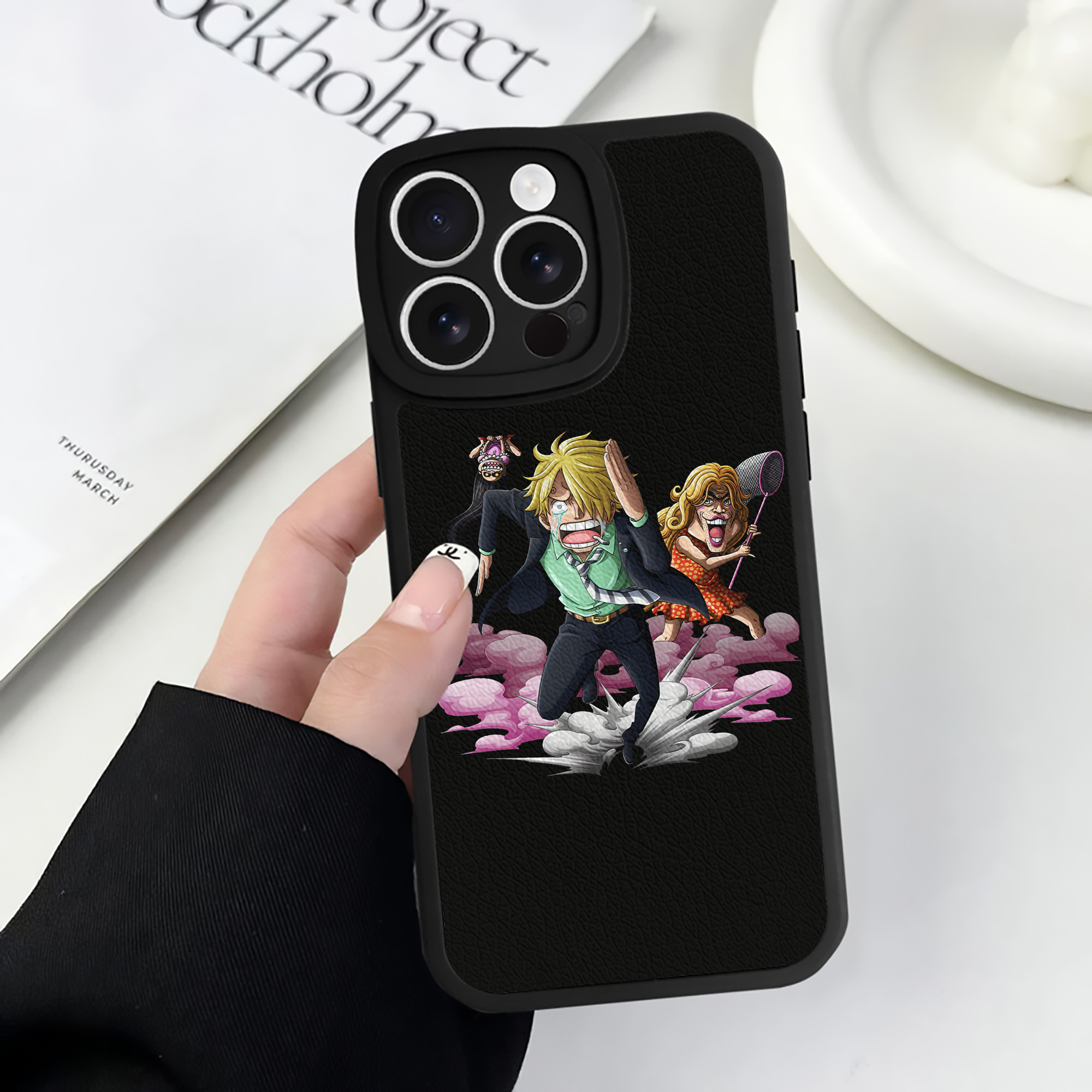 （画像用） ワンピース サンジ ONE PIECE Sanji 【iPhone 16シリーズ対応】シリコンスマホケース（レザー調） 材質：シリコン